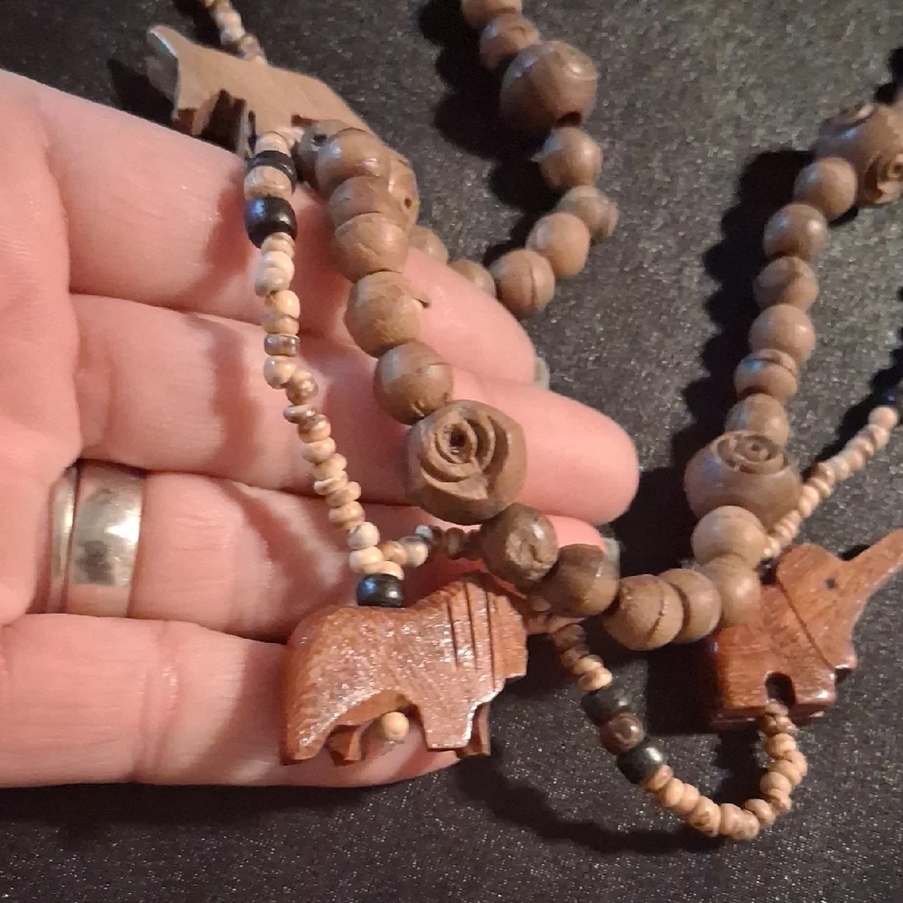 Vintage Brown Wooden Animal Necklace - Picture 10 of 11